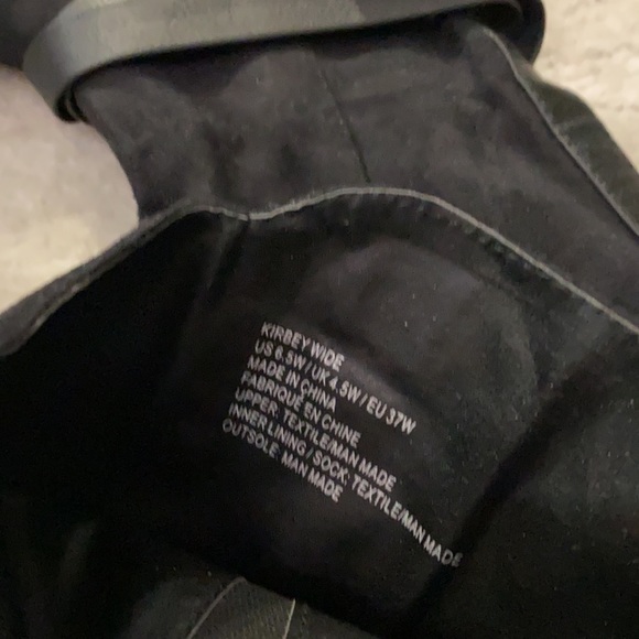 Women Knee High Boots - Picture 2 of 5